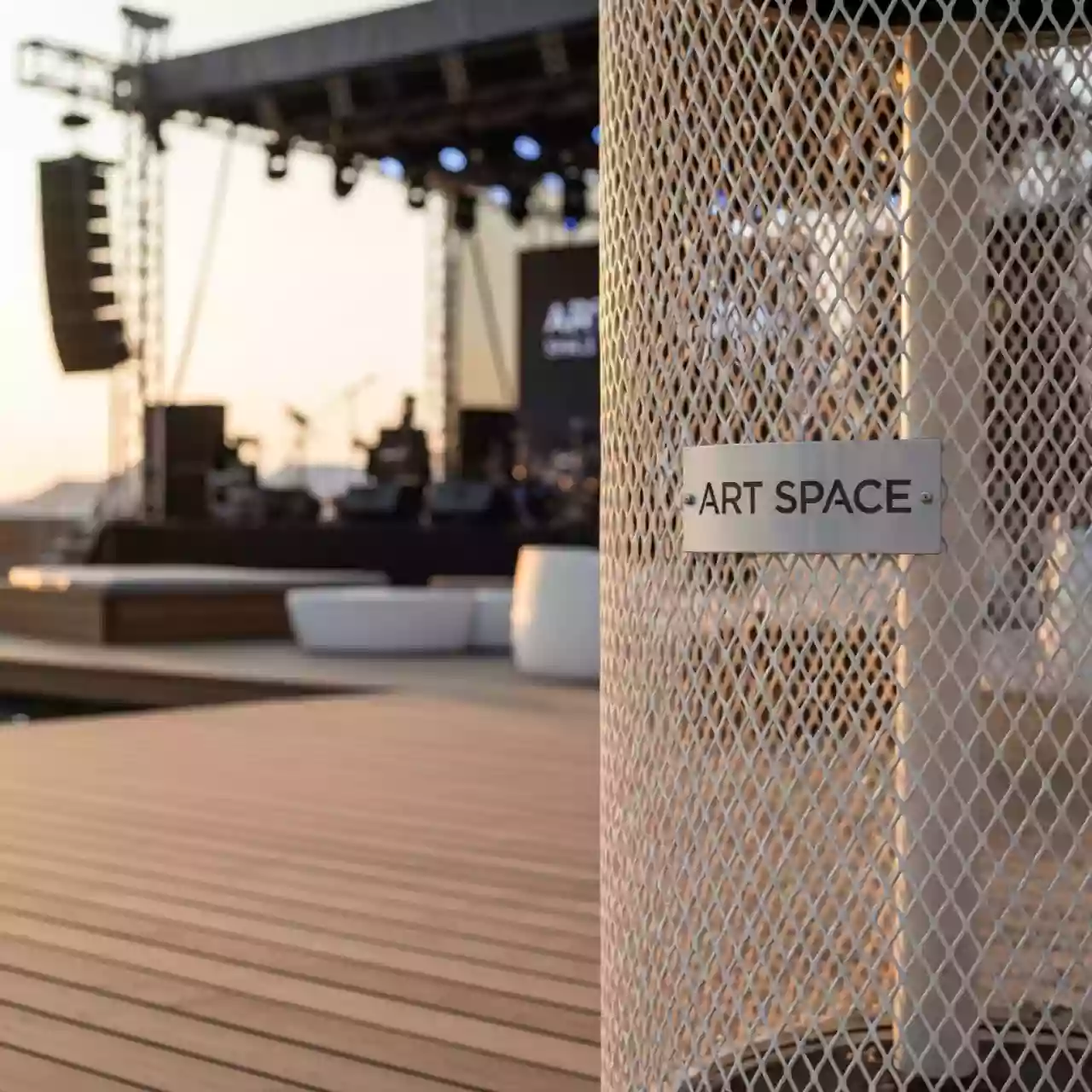 Аренда Колонна из стальной сетки белая высота 53 см на пляжных клубах Хосты — ART SPACE