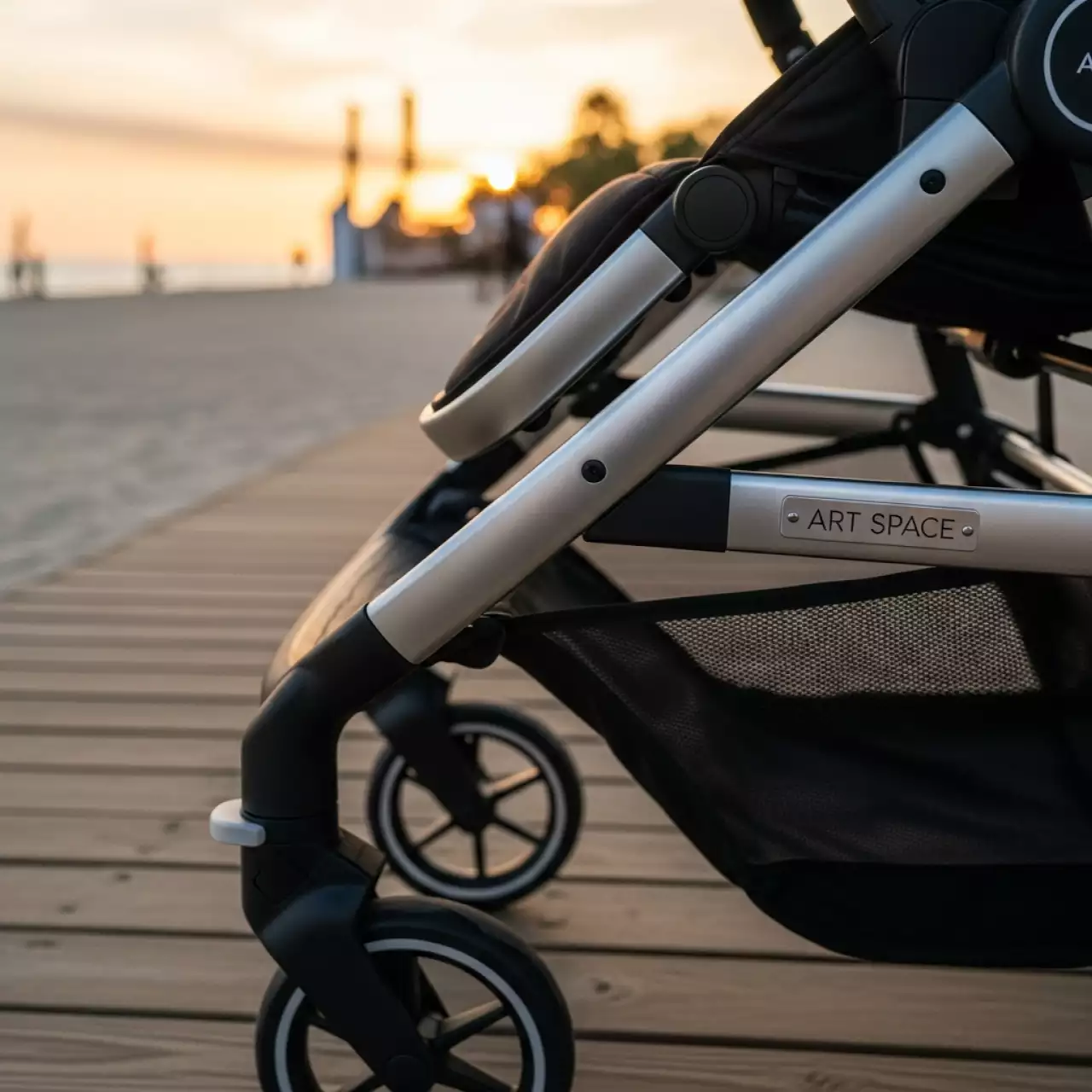 Аренда Коляска Peg Perego Pliko Mini на пляже «Мандарин» — ART SPACE