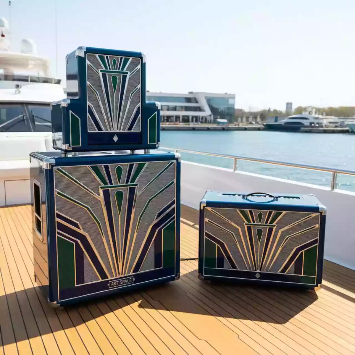 Аренда Комбо и стеки на VIP-яхте (Имеретинский порт) — ART SPACE