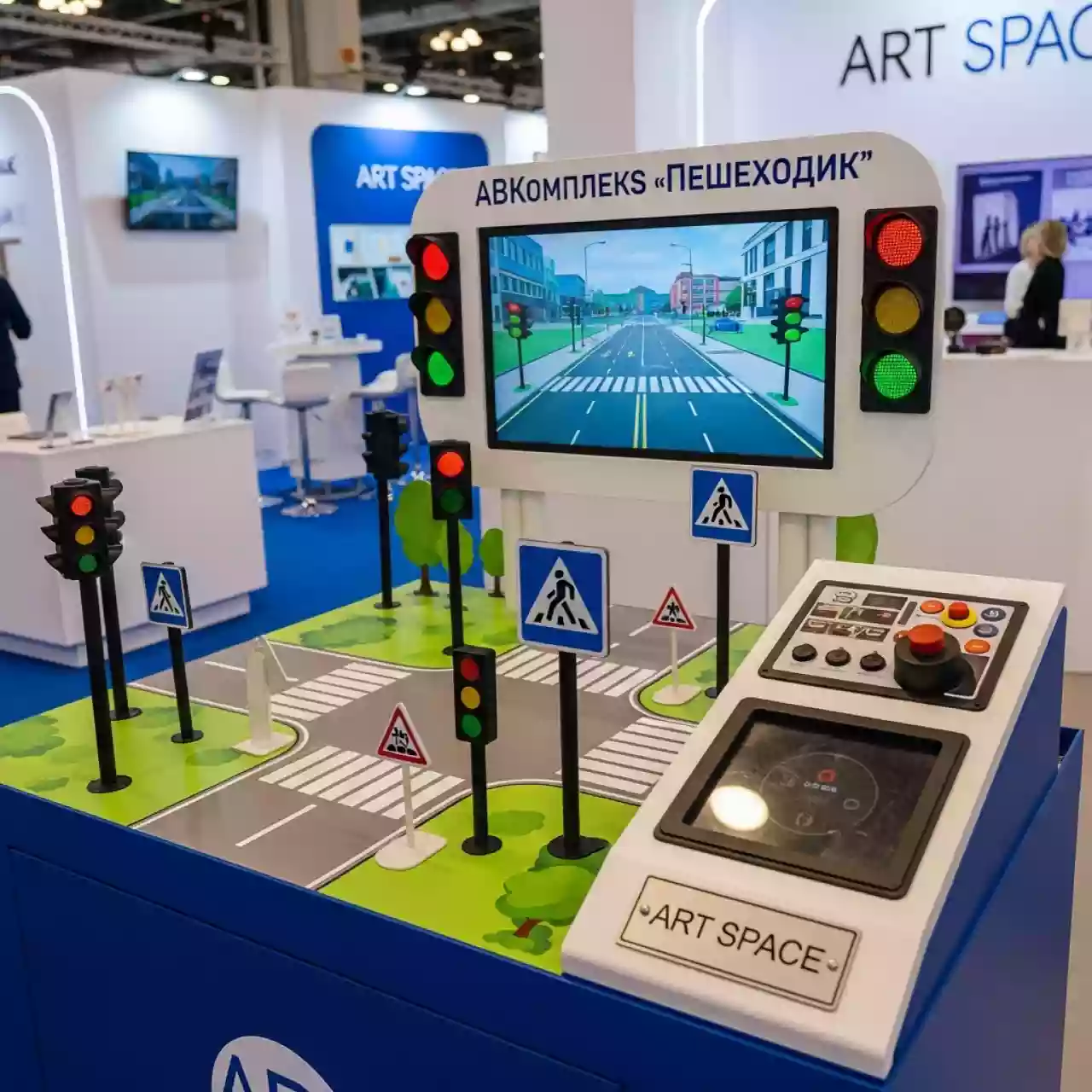 Аренда Комплекс интерактивный ПДД AVKompleks Пешеходик в ОКЦ «Галактика» — ART SPACE