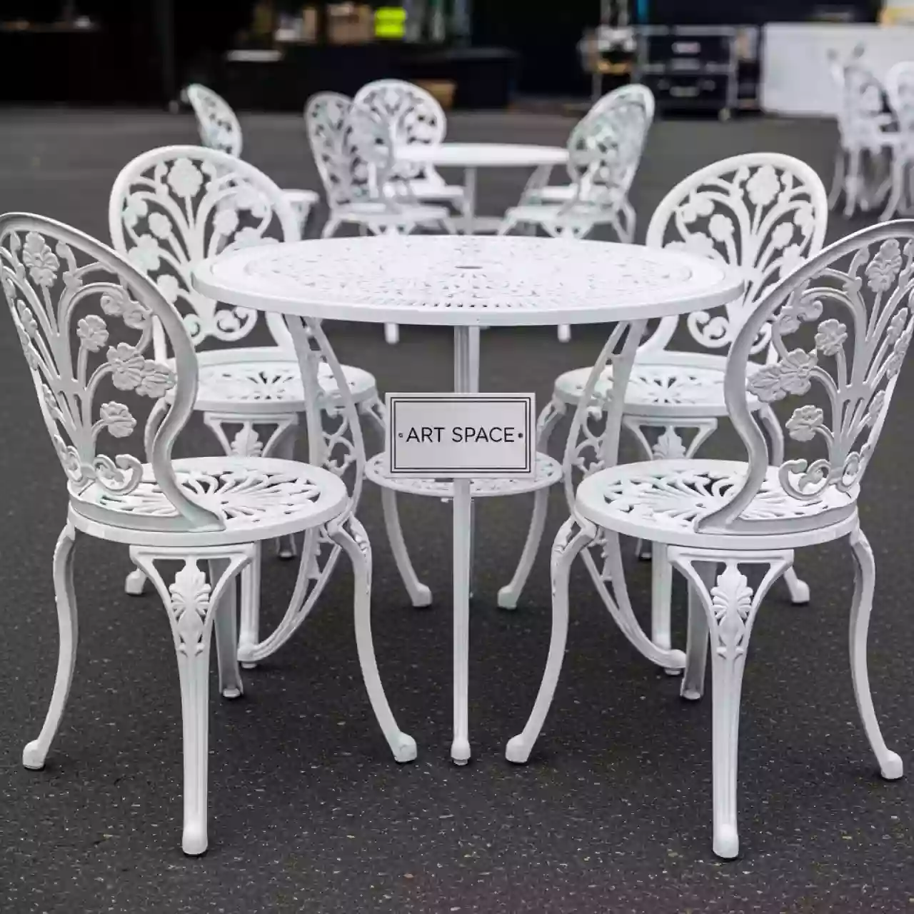 Аренда Комплект белый из литого алюминия Louis VIII в Delta Sirius — ART SPACE