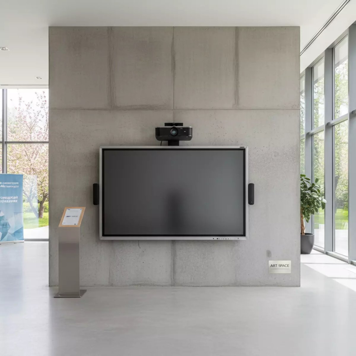 Аренда Комплект интерактивной доски SMART SBM787V с пассивным лотком проектором Vivitek DH772UST и настенным креплением Vivitek в санатории «Металлург» — ART SPACE