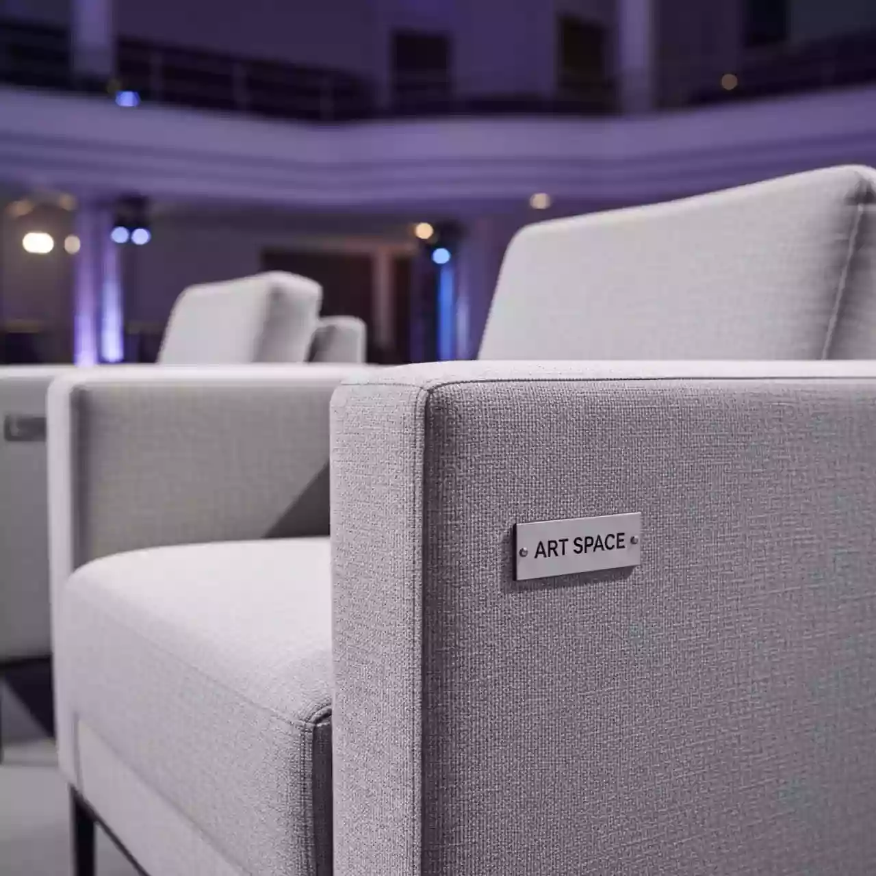 Аренда Комплект из двух кресел Royal Family Lana светло серый в санатории «Черноморье» — ART SPACE