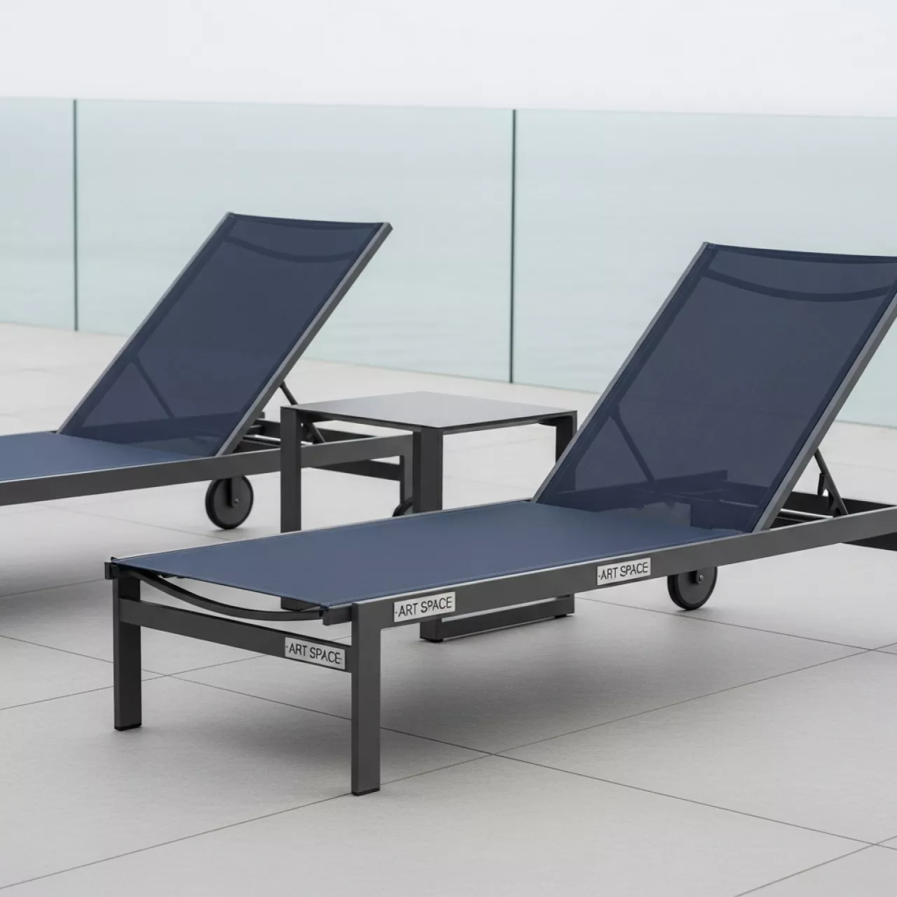 Аренда Комплект из лежаков и столика Fiji в санатории «Черноморье» — ART SPACE