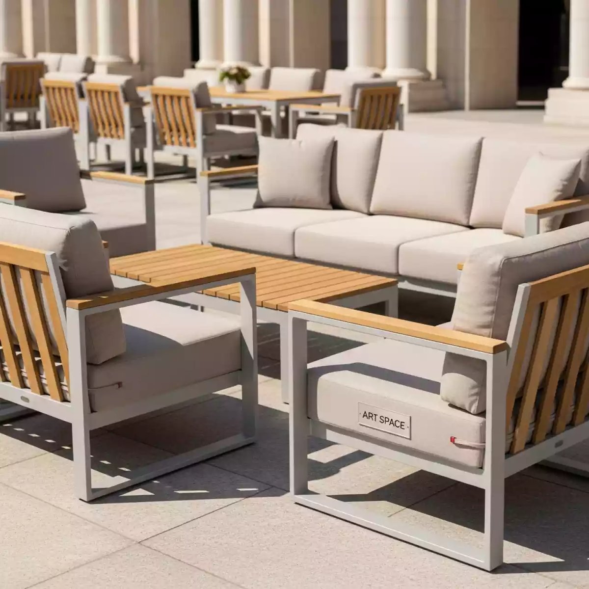Аренда Комплект лаунж мебели Goteborg бежевый натуральный алюминий тик в парке «Ривьера» — ART SPACE