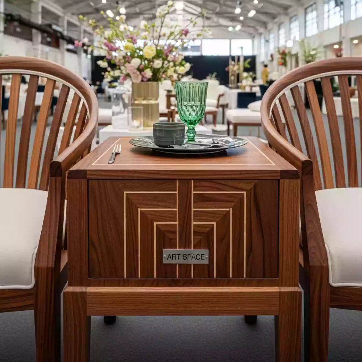 Аренда Комплект мебели деревянной Kia Flores в Red Arena — ART SPACE