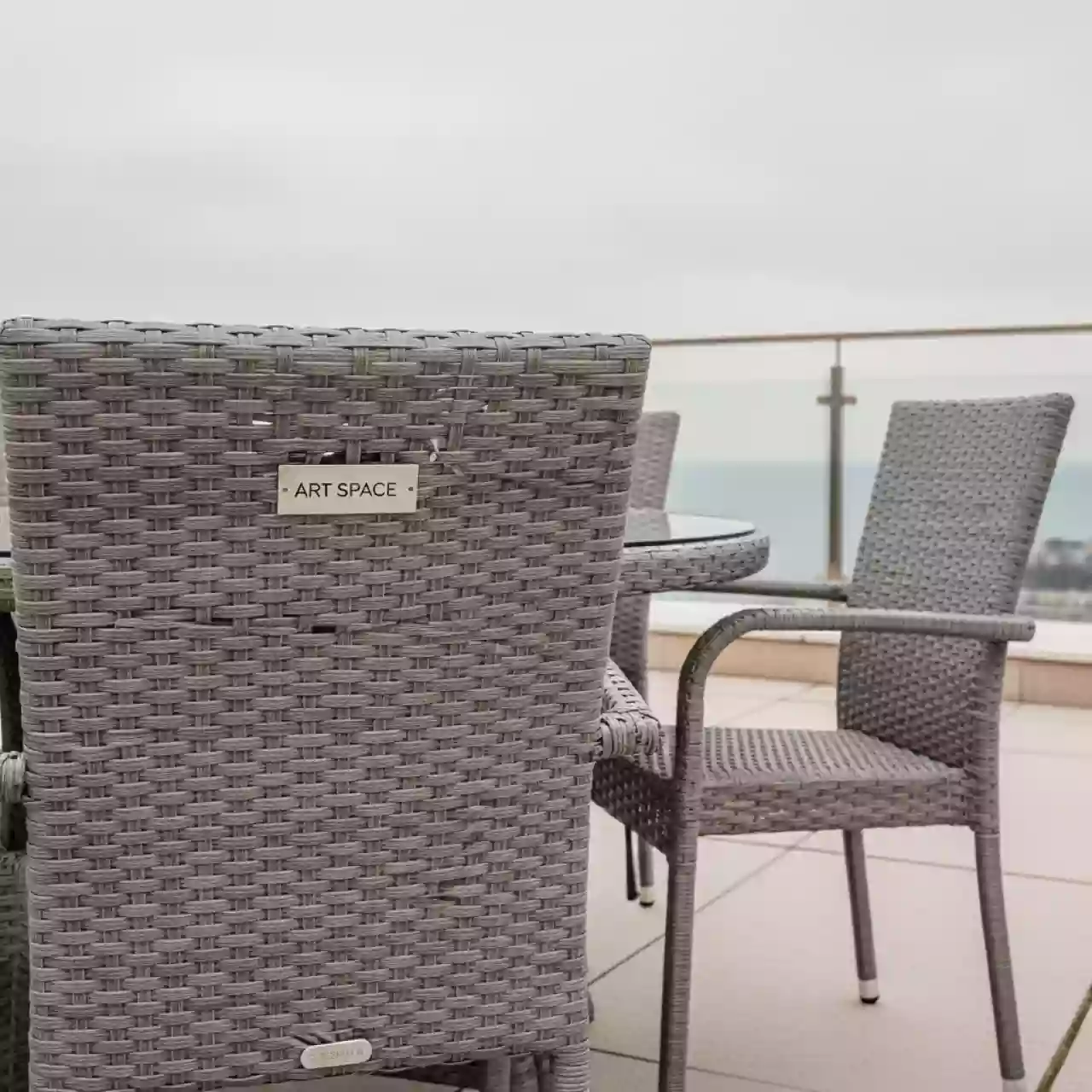 Аренда Комплект мебели OUTDOOR Прованс из ротанга стол 4 стула узкое плетение кварц в Pullman Sochi Centre — ART SPACE