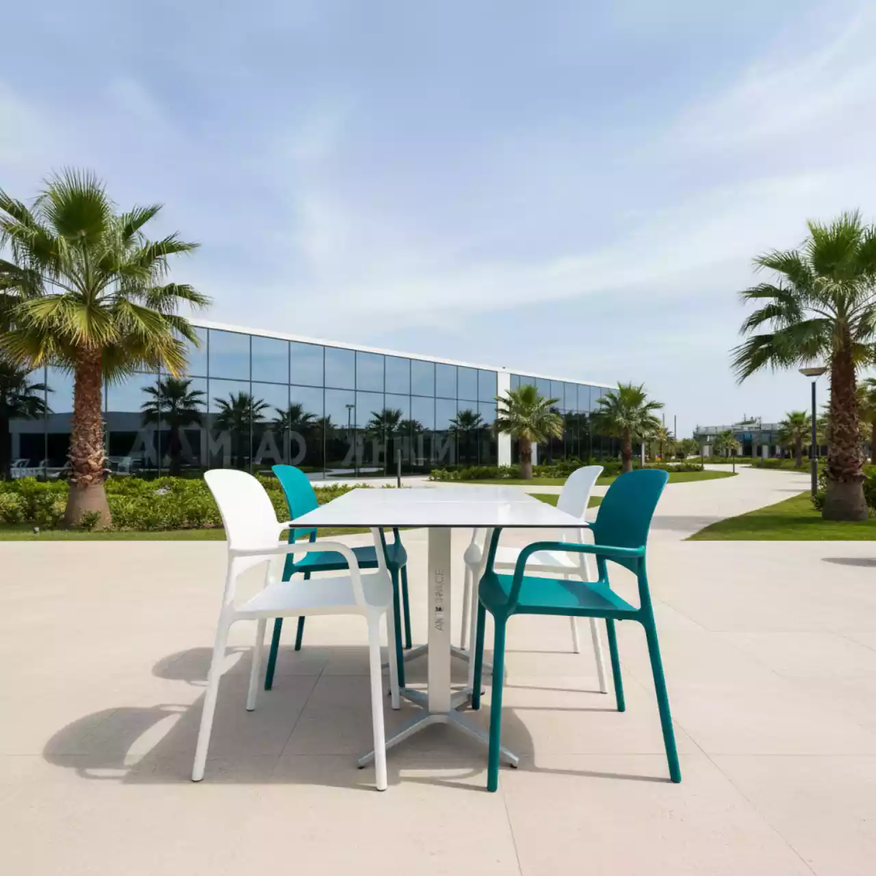 Аренда Комплект мебели пластиковой Clip 80 Bora Bistrot в Gamma Sirius — ART SPACE