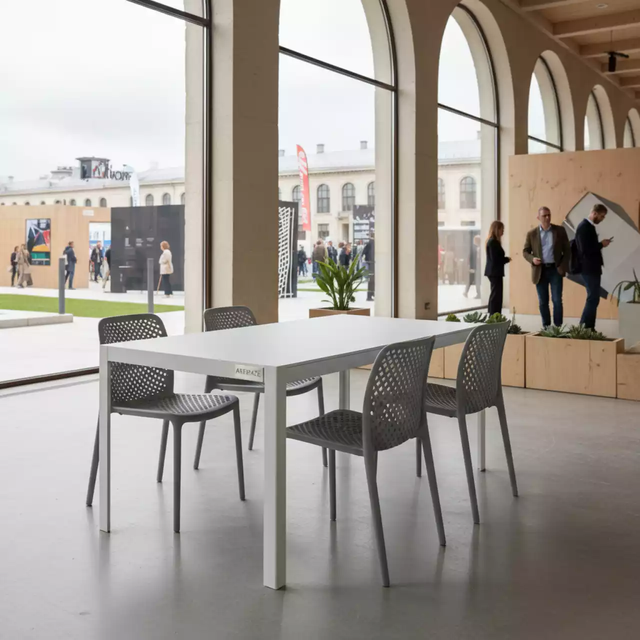 Аренда Комплект мебели пластиковой Sky 105 Air в МФК «Горный» — ART SPACE