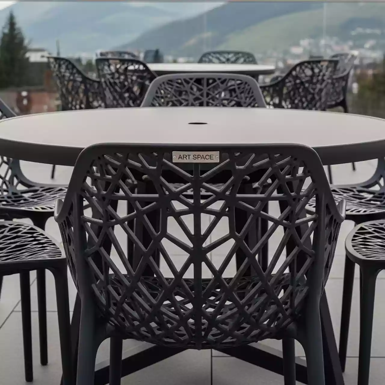 Аренда Комплект мебели пластиковой Sky Cross Ø105 в Гранд Отель Поляна — ART SPACE