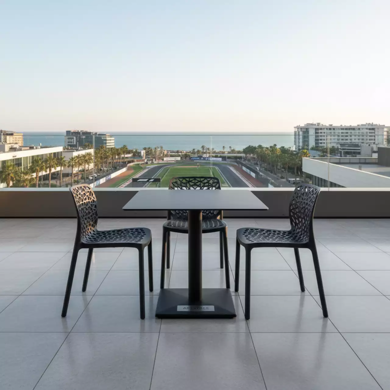 Аренда Комплект мебели пластиковый Clip 70 Bora Bistrot в City Park Hotel Sochi — ART SPACE