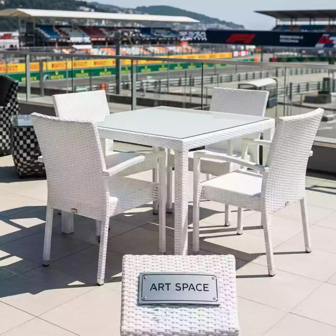 Аренда Комплект мебели плетеной AFM 440A 90x90 White 4 1 в Courtyard by Marriott Sochi — ART SPACE