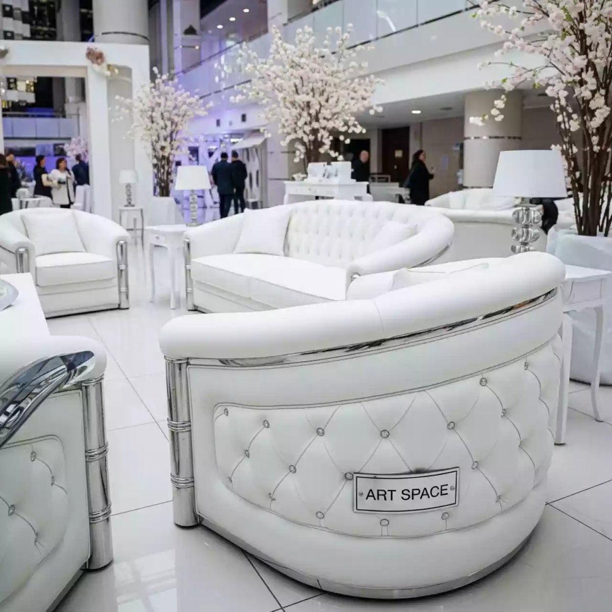 Аренда Комплект мебели Royal Family NATALI белый в Cosmos Sochi Hotel — ART SPACE