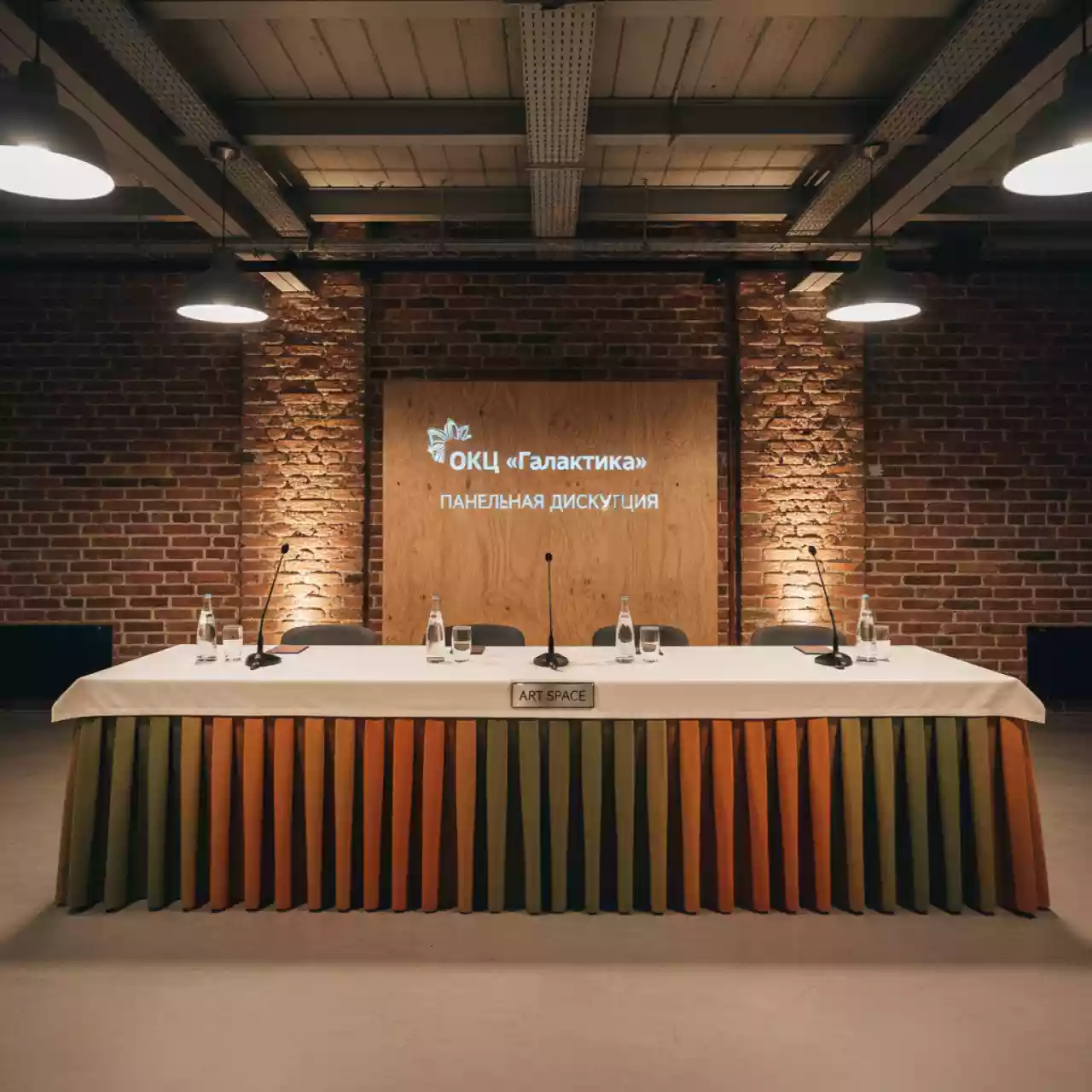 Аренда Комплект мебели стол с фуршетной юбкой в ОКЦ «Галактика» — ART SPACE