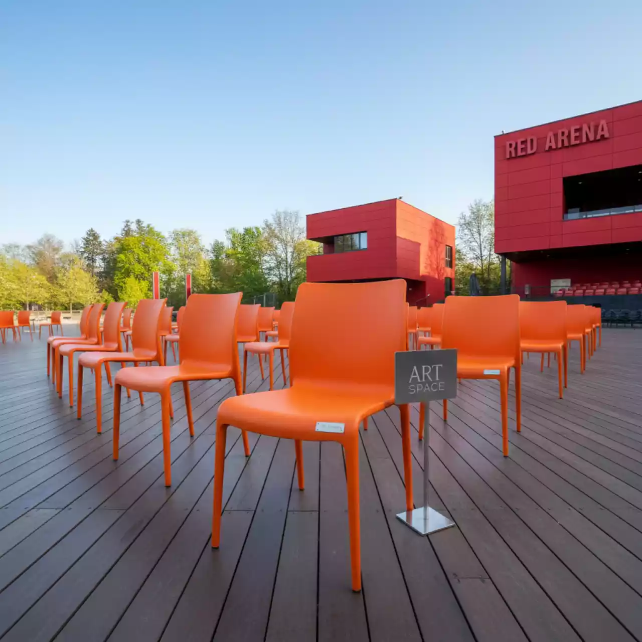 Аренда Комплект мебели стульев Royal Family KAI оранжевый в Red Arena — ART SPACE