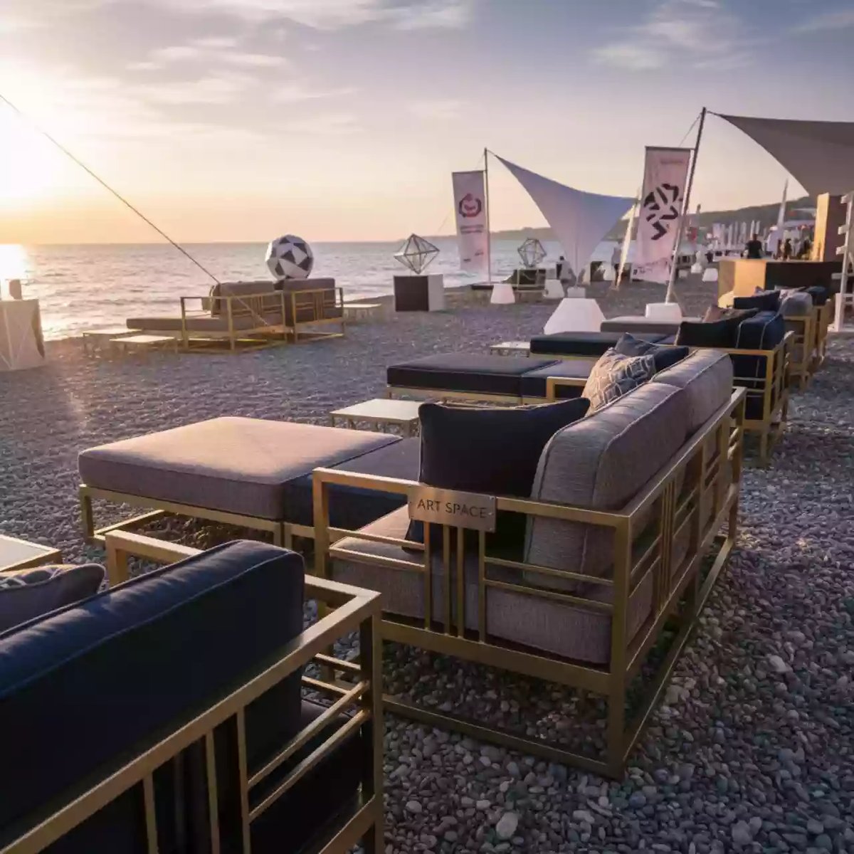 Аренда Комплект мягкой мебели TAG CNC lounge chain 0101170 на пляже «Маяк» — ART SPACE