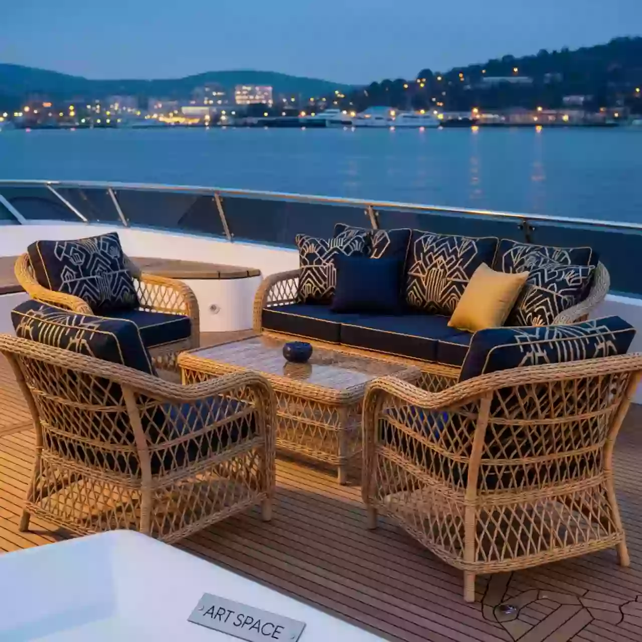 Аренда Комплект плетеной мебели Lotus на VIP теплоходе (Морпорт Сочи) — ART SPACE