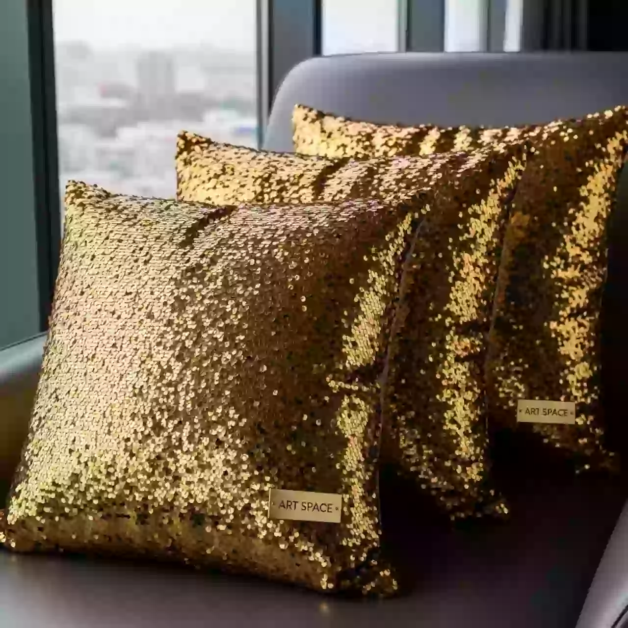 Аренда Комплект подушек с золотыми пайетками в отеле «Звездный» — ART SPACE