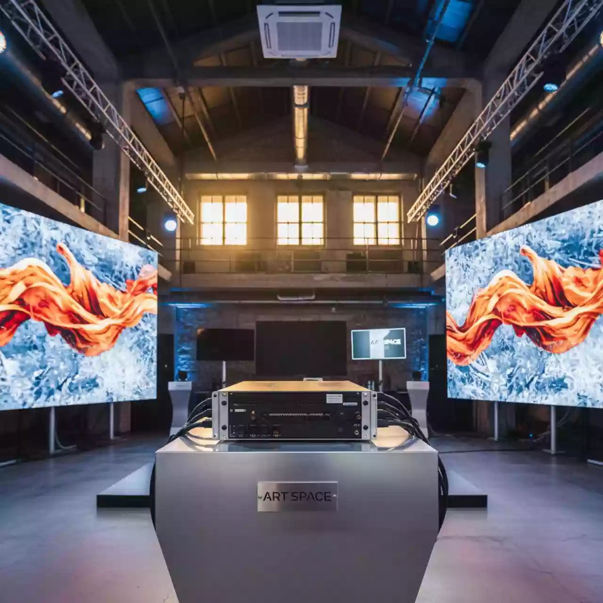 Аренда Комплект презентационный образовательный Q Nex NMP221 R LU в ледовом дворце «Роза Хутор» — ART SPACE