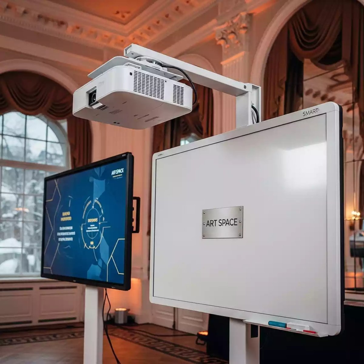 Аренда Комплект SBM787EXD 201L интерактивная доска SMART Board SBM787V проектор EXD 201 крепление в отеле «Богатырь» — ART SPACE
