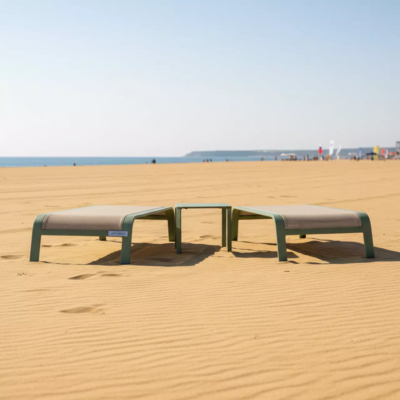 Аренда Комплект шезлонгов и столик AFM 803A T133 бежево зеленый на пляже «Маяк» — ART SPACE