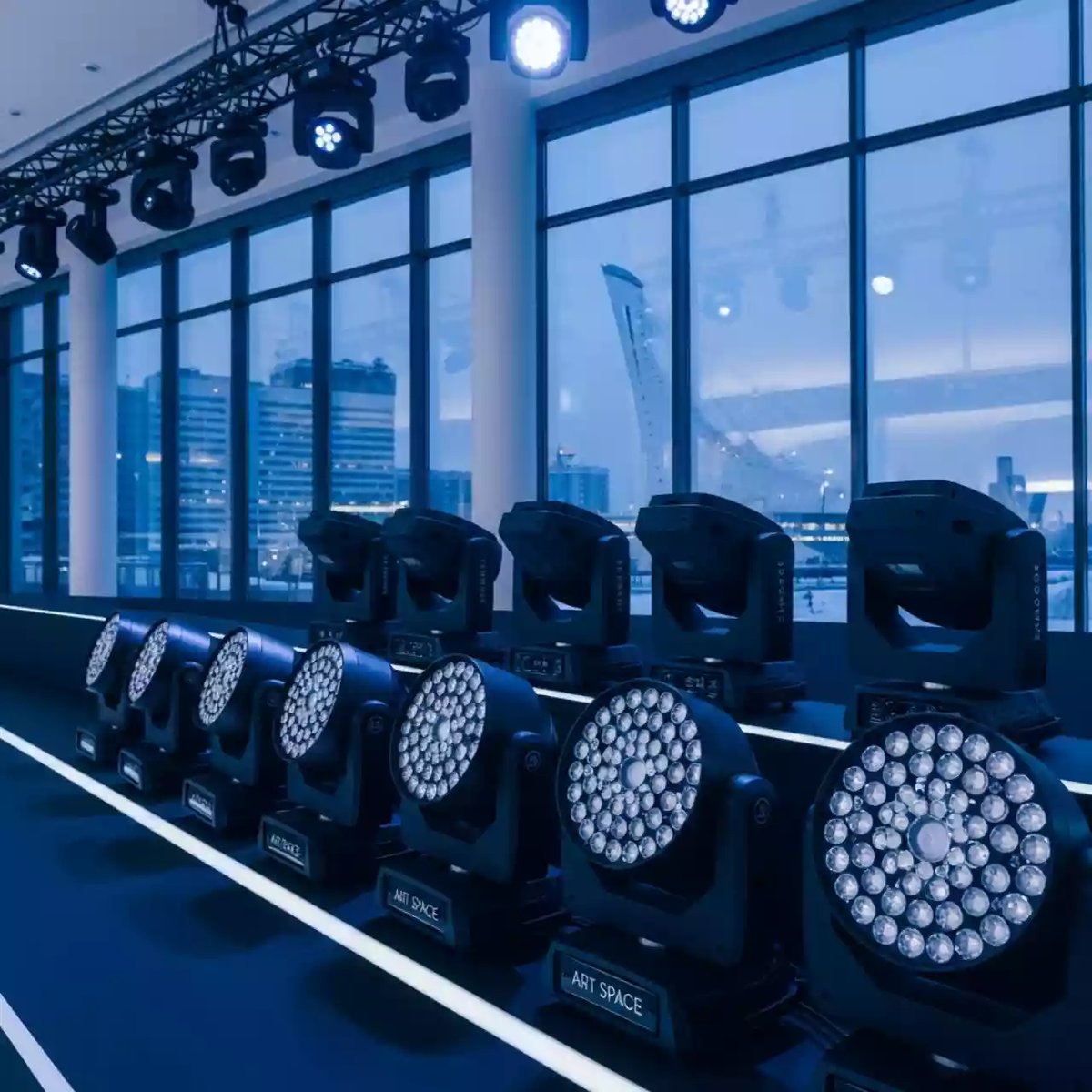 Аренда Комплект света 02 Вечеринка Макси на территории Морпорта Сочи — ART SPACE