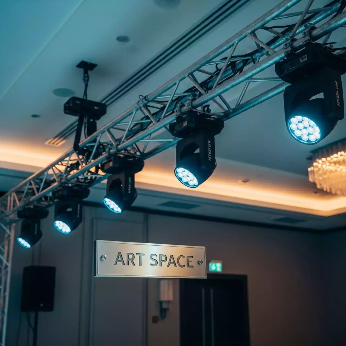 Аренда Комплект светового оборудования профессионального в Сочи Парк Отеле — ART SPACE