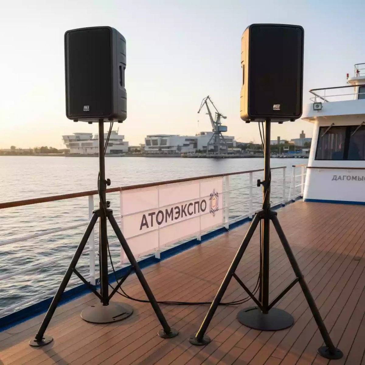 Аренда Комплект звуковой 1,5 кВт на 20 75 человек на теплоходе «Дагомыс» — ART SPACE