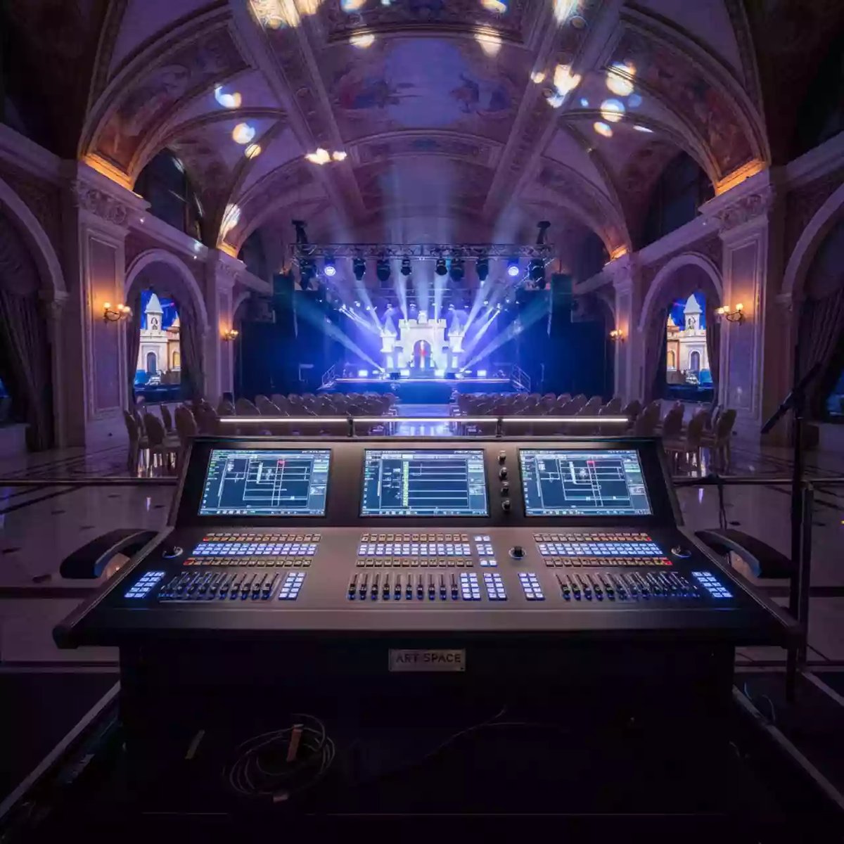 Аренда Консоль флагманская хай энд Hog 4 в отеле «Богатырь» — ART SPACE