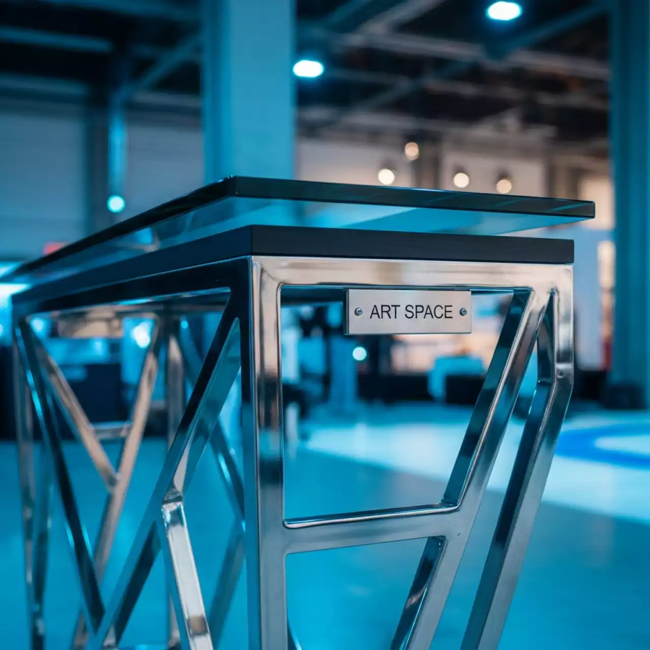 Аренда Консоль Silver glass в Керлинговом центре «Ледяной куб» — ART SPACE