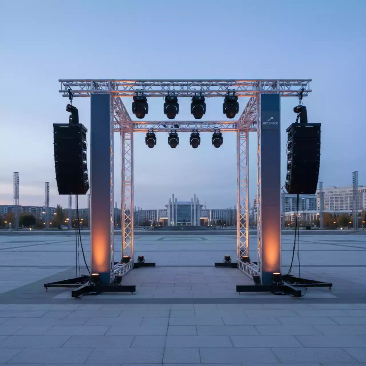 Аренда Конструкция П образная из алюминиевых ферм на Медальной площади — ART SPACE