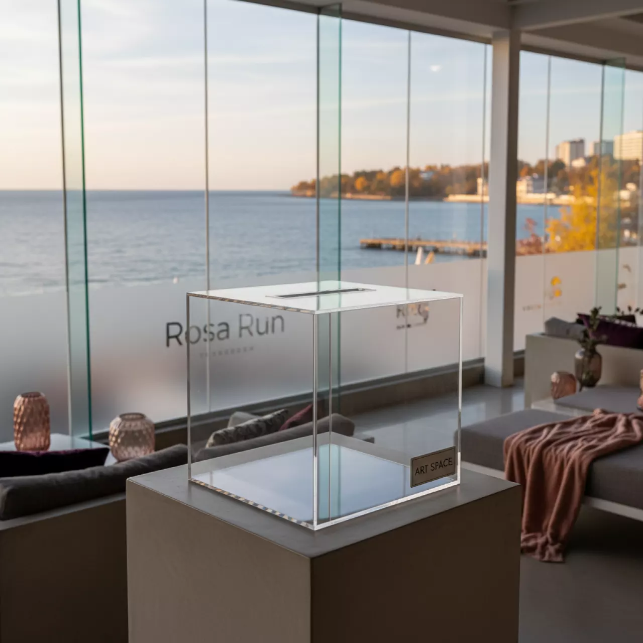 Аренда Коробка для подарков акрил No 11 в пляжном комплексе VinoGrad — ART SPACE