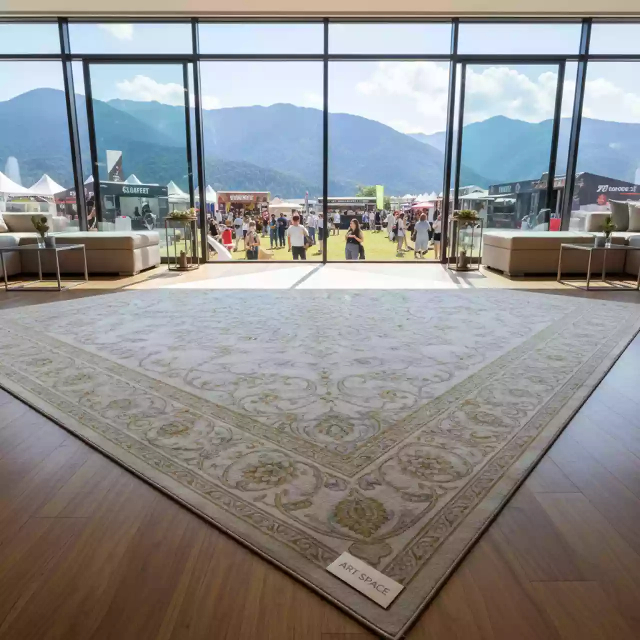 Аренда Ковер индийский из эвкалиптового шёлка Salone Di Milano MLT в Skypark Sochi — ART SPACE