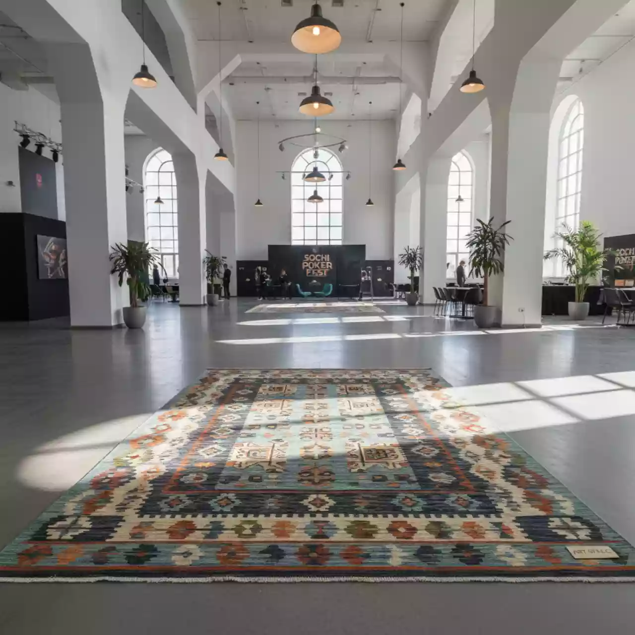 Аренда Ковер восточный Kilim 370х180 см в Ледовом дворце «Айсберг» — ART SPACE