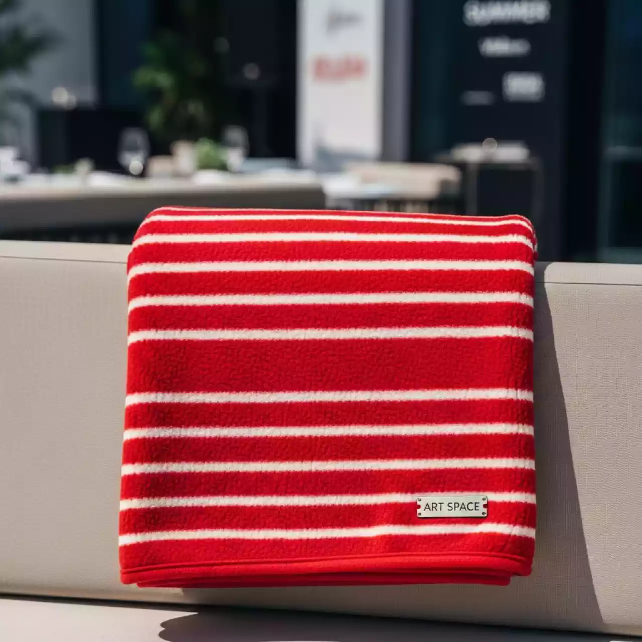 Аренда Коврик полосатый флисовый красный Green Glade 150x200 см в ресторане «Voda» — ART SPACE