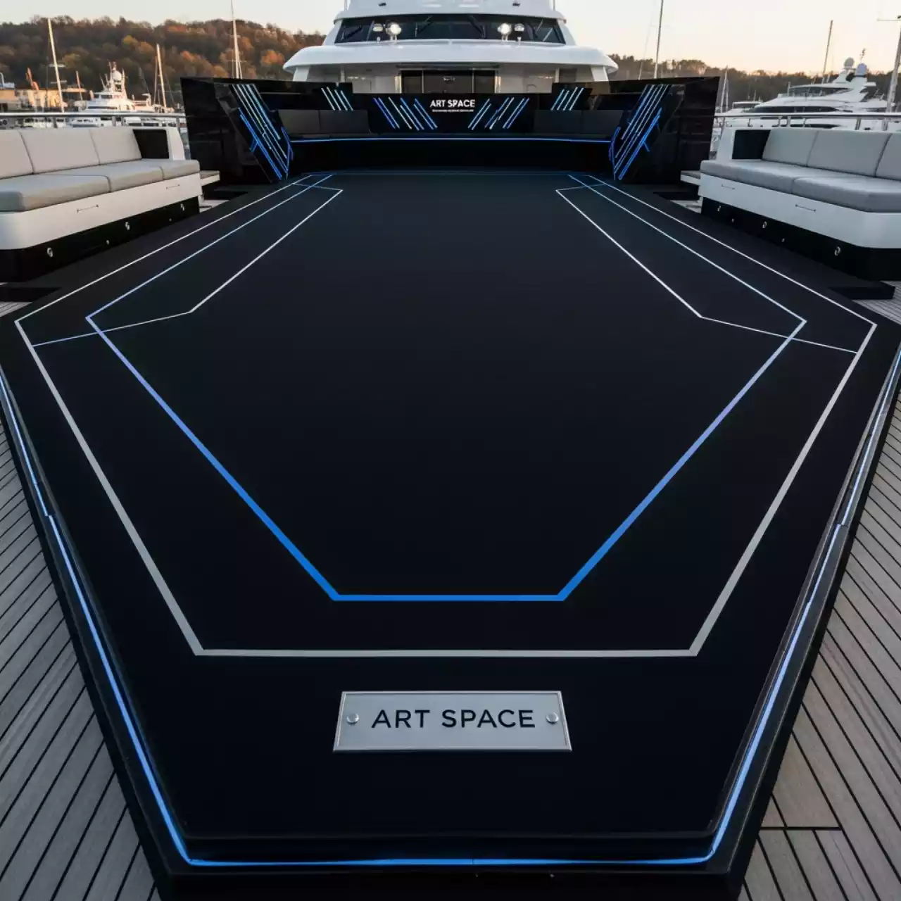 Аренда Ковролин черный 200 м² на VIP теплоходе (Морпорт Сочи) — ART SPACE