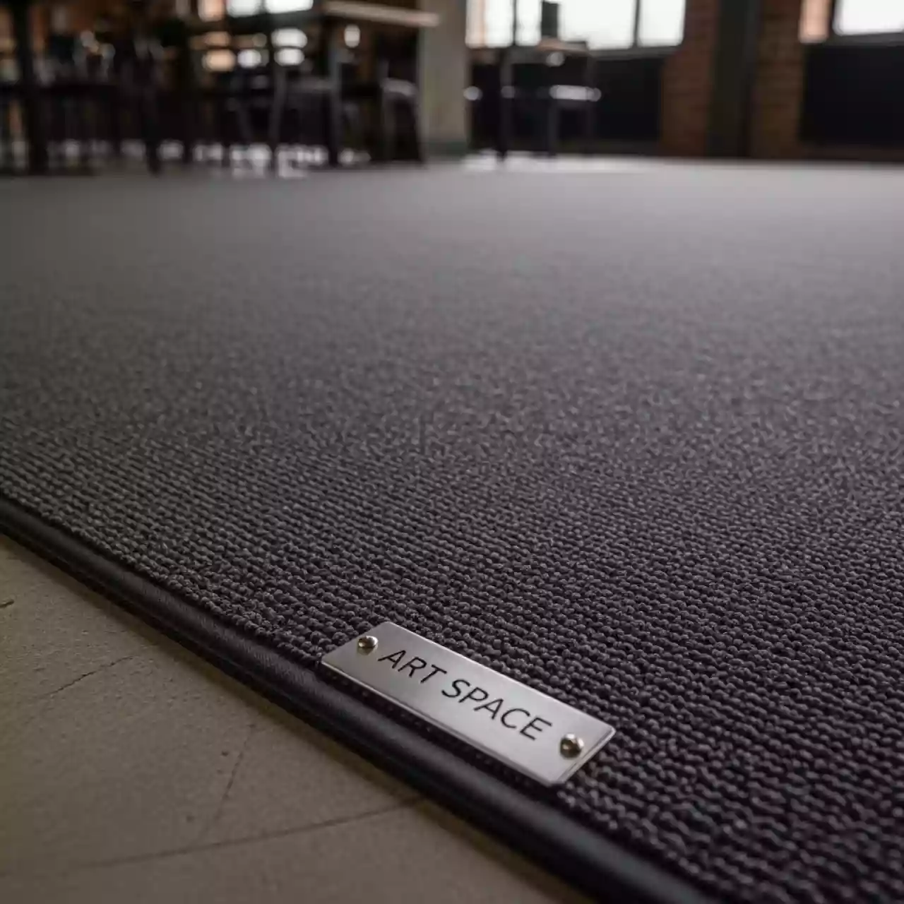Аренда Ковролин серый темный с пленкой цвет 211 в ресторане «Voda» — ART SPACE