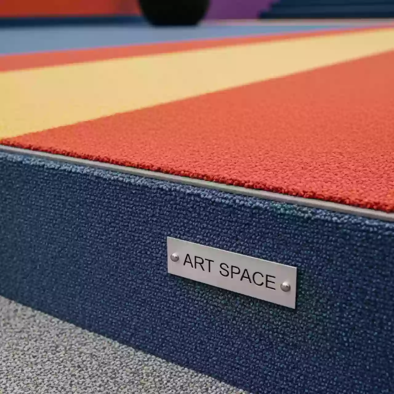 Аренда Ковровой дорожки для лестницы 50 м² в ледовой арене «Шайба» — ART SPACE