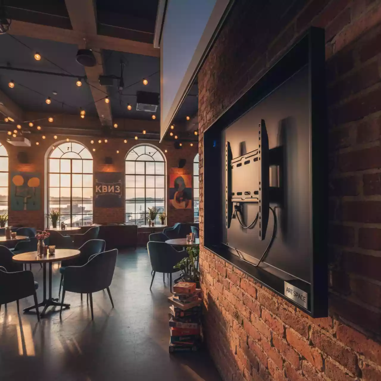 Аренда Крепление настенное Samsung WMN8200SGXEN в зале «Чайка» (Морпорт) – Квиз для гостей! — ART SPACE