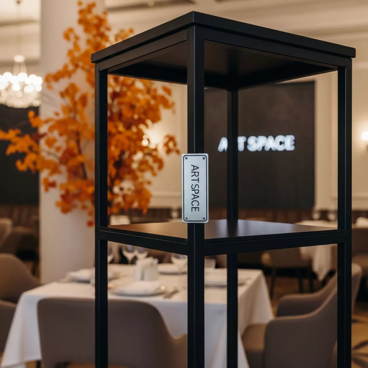 Аренда Крепление Onkron полка для мобильной стойки APT 1551 чёрная в ресторане «Плакучая Ива» — ART SPACE