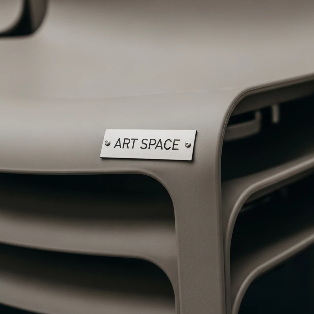 Аренда Кресла Berlin пластик в Mövenpick Hotel — ART SPACE