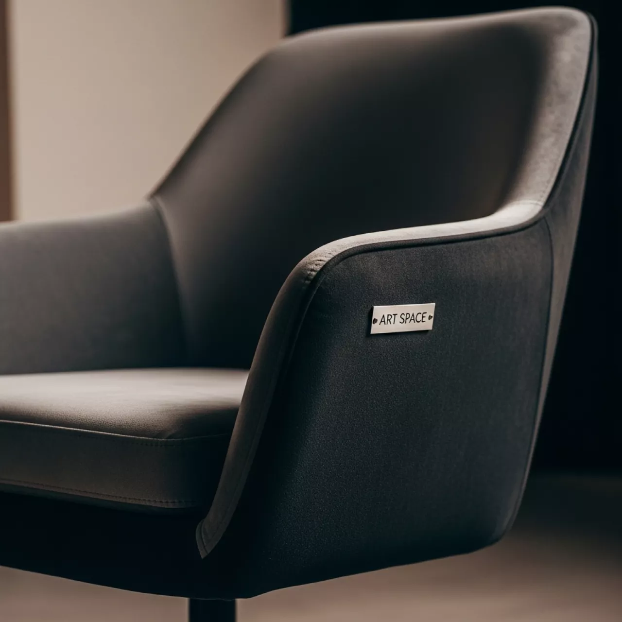 Аренда Кресла Cersus поворотное велюр темно серое черное в Mövenpick Hotel — ART SPACE