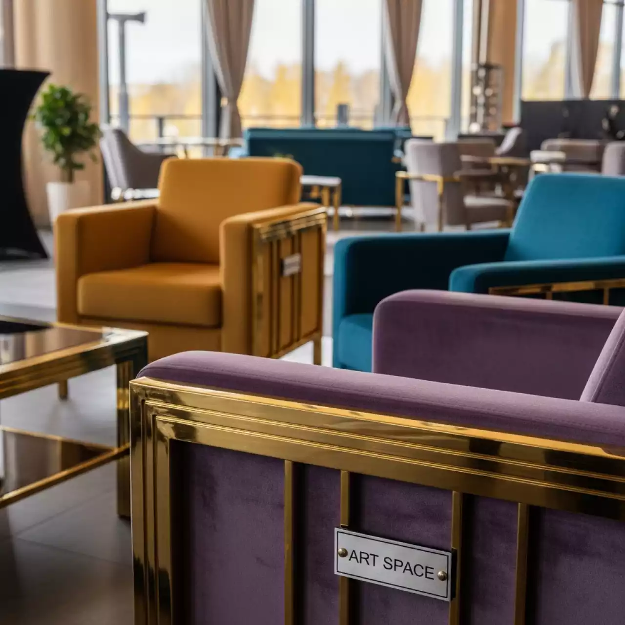 Аренда Кресла и стулья в ресторане «Магадан» — ART SPACE