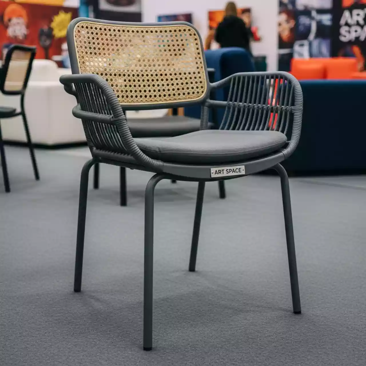Аренда Кресла из искусственного ротанга YH C1130W graphite в Ледовом дворце «Айсберг» — ART SPACE