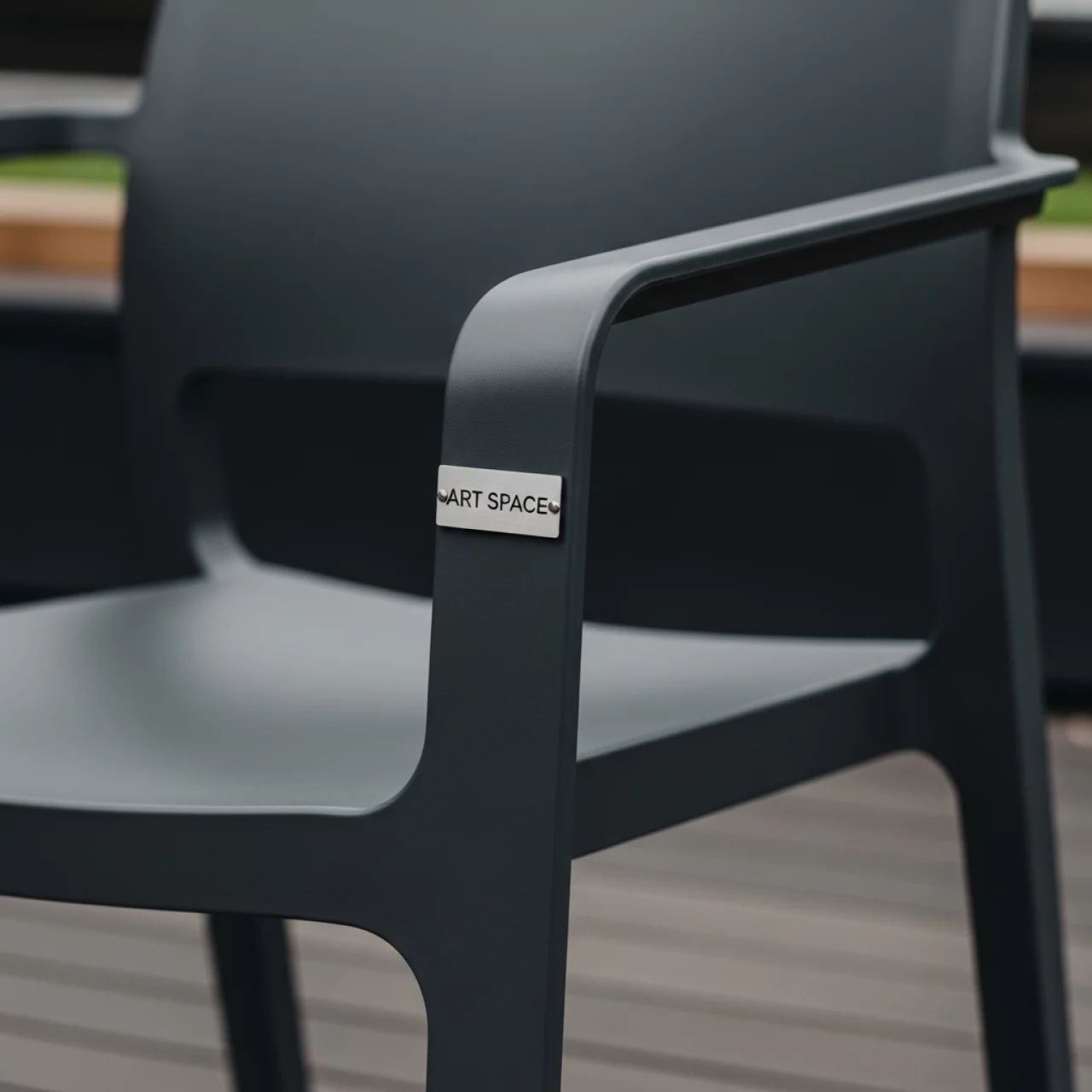 Аренда Кресла из литого алюминия Лион 3 Lion 3 в ресторане «Магадан» — ART SPACE