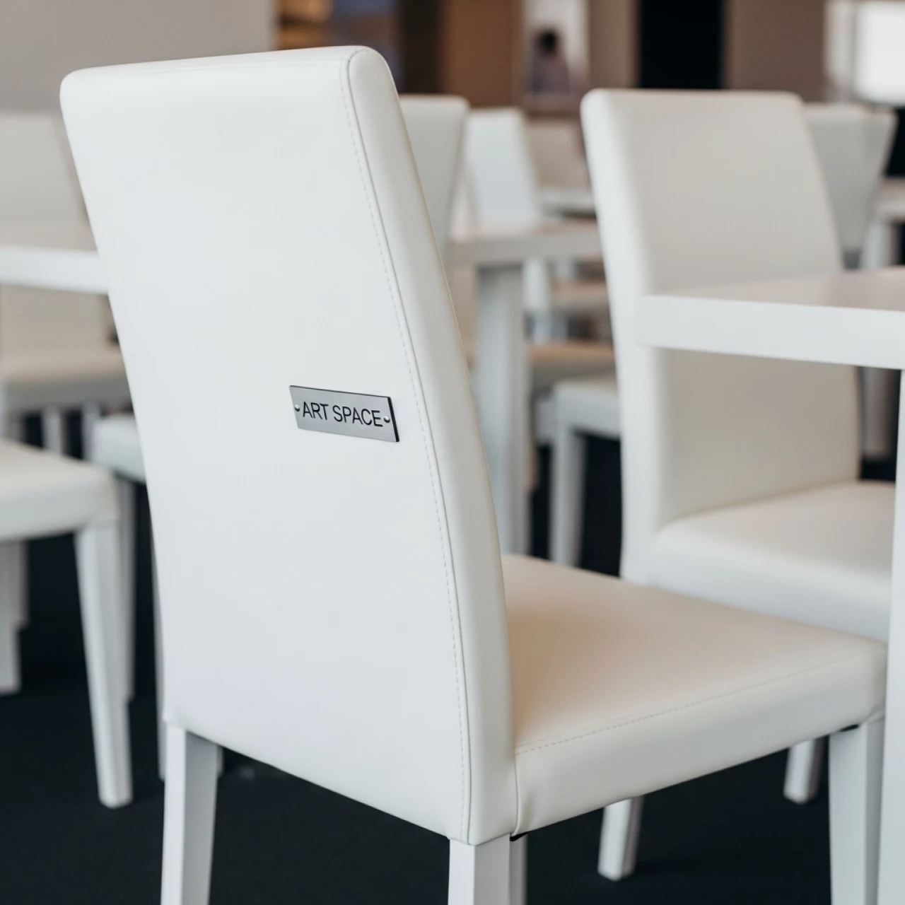 Аренда Кресла Milena из белой экокожи в ресторане «Brunello» — ART SPACE
