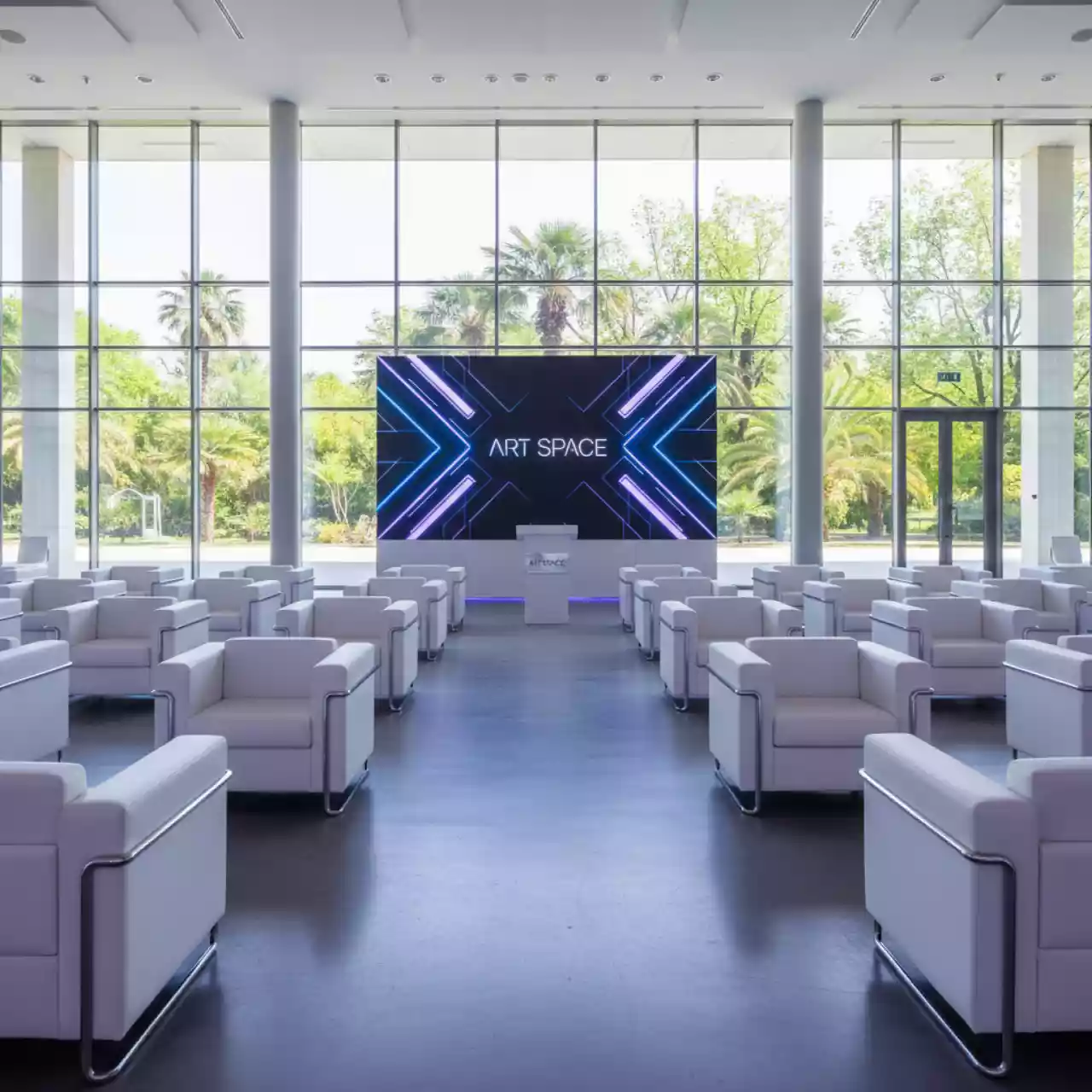 Аренда Кресла Некст из белой экокожи в комплексе «Дагомыс» — ART SPACE