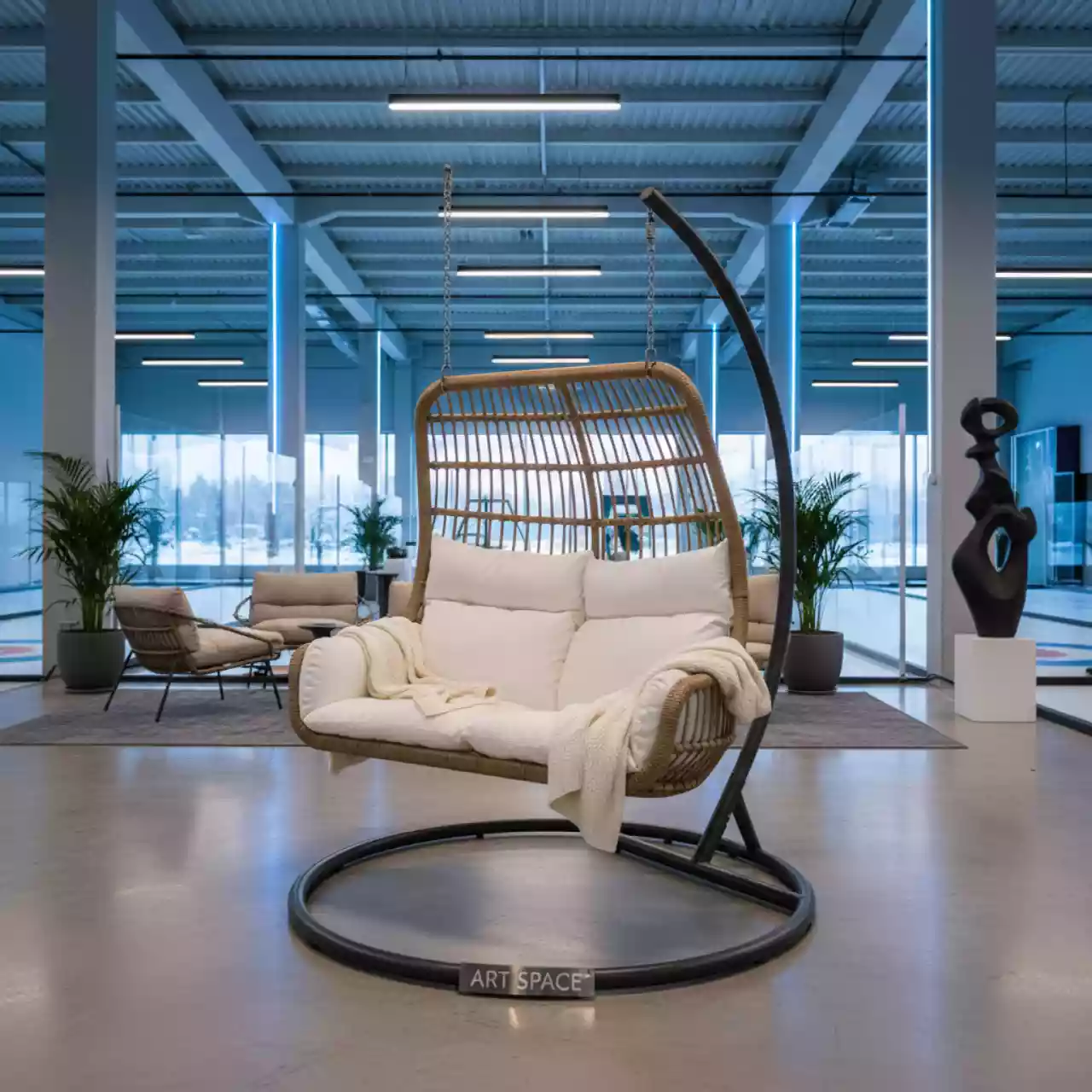 Аренда Кресла подвесного двухместного BUENO GRANDE 2XL в Керлинговом центре «Ледяной куб» — ART SPACE