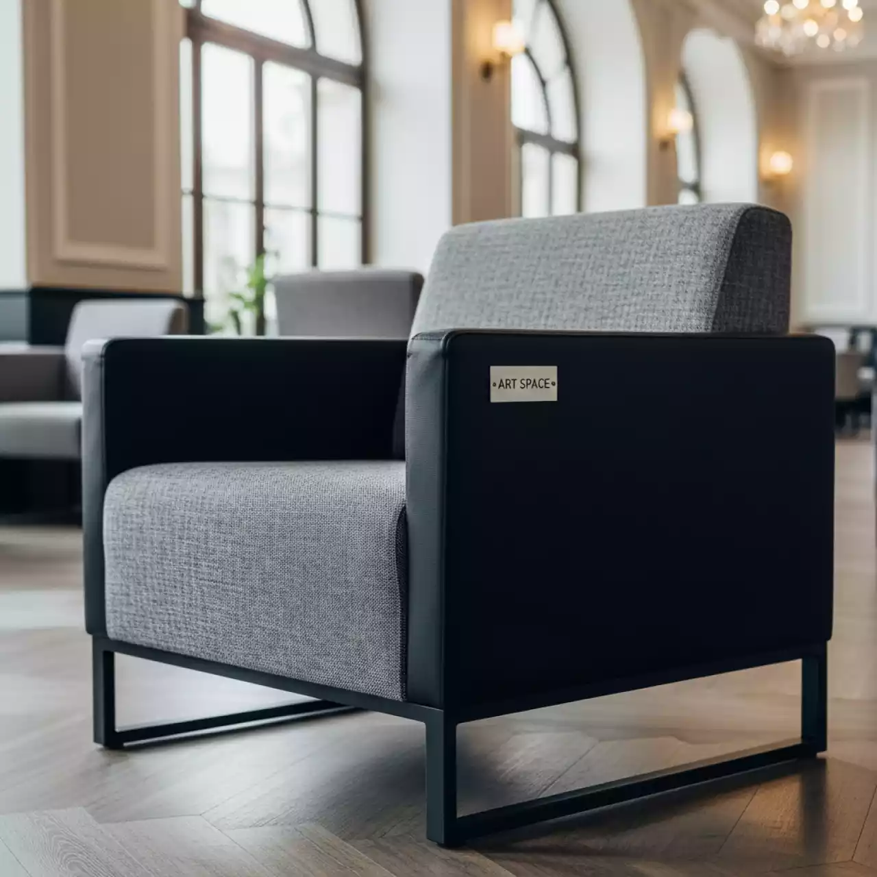 Аренда Кресло Бабби черно серое в ресторане «Voda» — ART SPACE