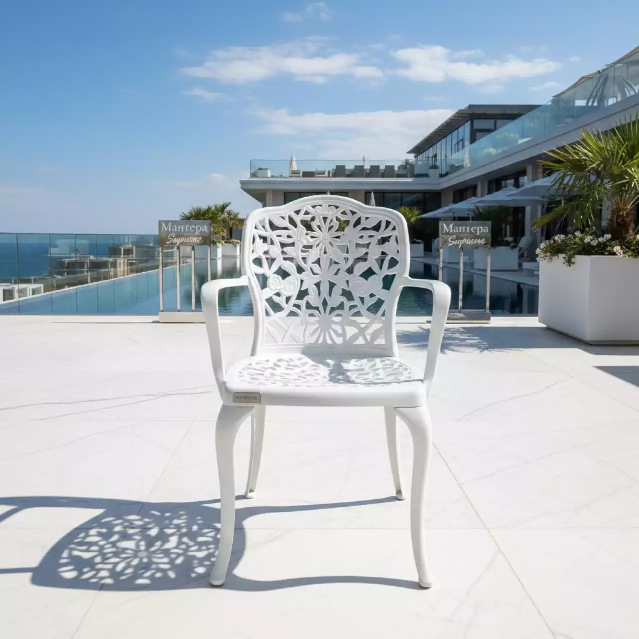 Аренда Кресло белое из литого алюминия RCC 054W в Mantera Supreme — ART SPACE